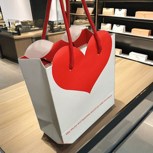 Muestra gratuita personalizada de lujo estampado en caliente logo Zapatos Ropa embalaje papel bolsa de perfume joyería bolsas de regalo de Navidad - Product Image 6