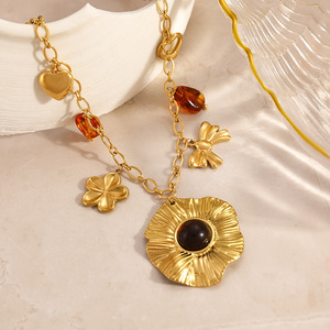 Collier pendentif tendance plaqué or 18 carats, forme fleur, en résine, bijoux de fête - Product Image 4