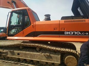 รถขุดตีนตะขาบ Doosan Dh370lc-9 มือสอง ปี 2014 กำลัง 110 กิโลวัตต์ บุ้งกี๋ขนาด 1.0 ลูกบาศก์เมตร ชิ้นส่วนสำคัญประกอบด้วย มอเตอร์ เครื่องยนต์ เกียร์บ็อกซ์ และปั๊ม - Product Image 4