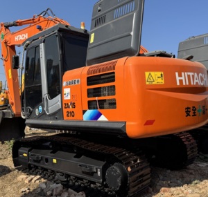 รถขุดตีนตะขาบมือสอง Hitachi ZX210 ZX200 ZX240 ขนาด 20 ตัน 21 ตัน พร้อมห้องโดยสารแบบปิดที่สะดวกสบายและมีระบบปรับอากาศ - Product Image 3