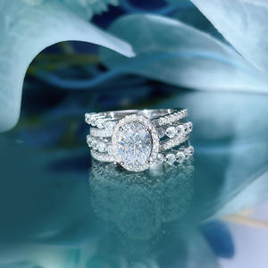 Anello da Donna Q751 in Oro Bianco con Diamante Naturale Taglio Ovale, Anello di Fidanzamento con Pietre Laterali Colore D - Product Image 3