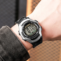 Montres de sport pour hommes Montre-bracelet étanche à écran LCD numérique Impression personnalisée Articles en vrac multifonctionnels 5ATM Lots en gros