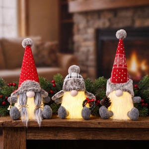Adornos Navideños de Gnomos Iluminados, Juego de 3 Gnomos LED con Gorros y Accesorios para Decoración de Chimenea y Mesa del Hogar - Product Image 2