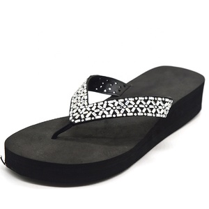 Pantofole <span class=keywords><strong>infradito</strong></span> per ragazze su pantofole personalizzate con tacco alto e cinturino - Product Image 5