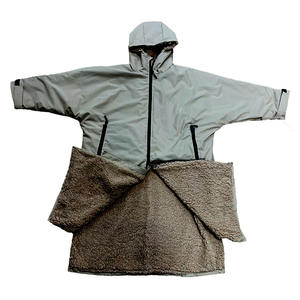 Chaqueta de lluvia para montar logotipo personalizado Club Team Equine Robe a prueba de viento reciclado impermeable transpirable bata ecuestre - Product Image 3