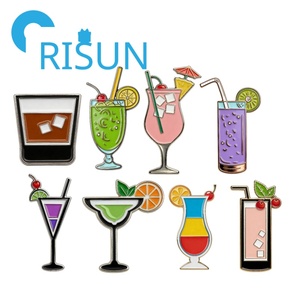 Cócteles clásicos personalizados lindos pines esmaltados para camareros dibujos animados cerveza cóctel lata broche bebida esmalte insignia broche solapa Pin - Product Image 1