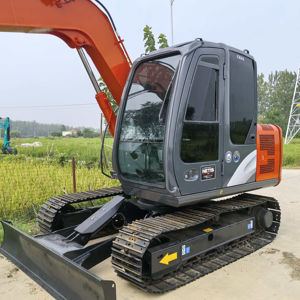 Excavatrice Hitachi ZX70 d'occasion en excellent état, prix bas, modèle 2022, poids opérationnel de 7500 kg, capacité de la benne de 0,34 m, moteur japonais - Product Image 1