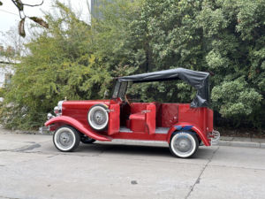 Voiture classique pour la réception de voyages de loisirs Sièges confortables et spacieux Transport spécial - Product Image 5