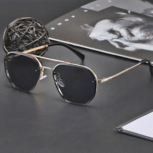 Gafas <span class=keywords><strong>de</strong></span> sol <span class=keywords><strong>de</strong></span> Metal Retro para <span class=keywords><strong>hombre</strong></span>, lentes <span class=keywords><strong>de</strong></span> sol <span class=keywords><strong>de</strong></span> conducción antiultravioleta, 2022 - Product Image 1