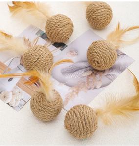 Jouet interactif durable pour animaux de compagnie de taille moyenne, balle sonore avec plume pour chat, pour la poursuite et la course - Product Image 2