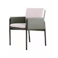 Chaise de salle à manger minimaliste italienne, fauteuil en cuir de qualité supérieure, idéal pour les salles à manger et les bureaux.