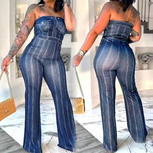 Mono elástico sin mangas con cuello halter y estampado vaquero, con piernas acampanadas, a la moda - Product Image 1