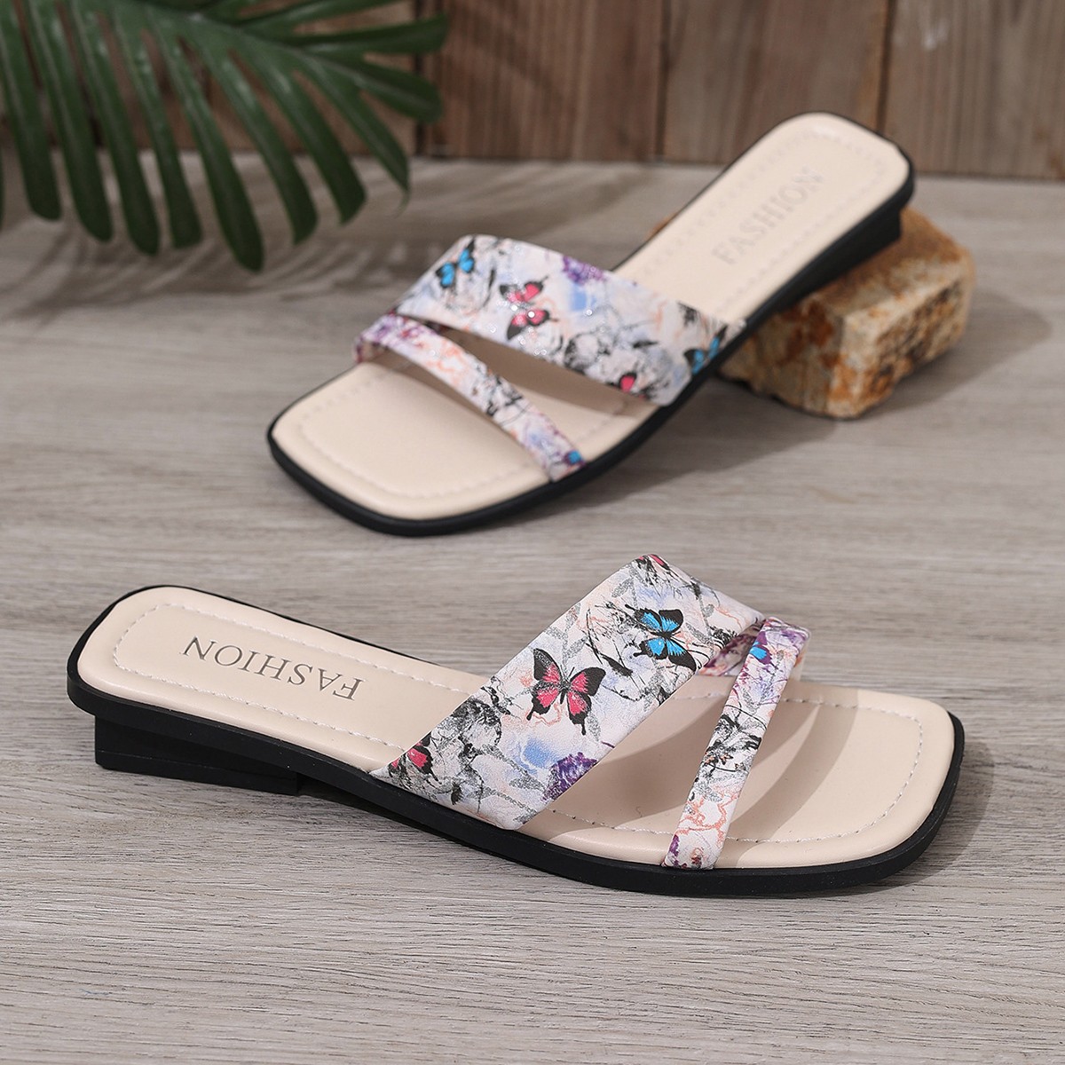 The 2025 New Thick-soled, Fashionable, Independent Sandals for Women Are the Best Fit to Pair with Skirts