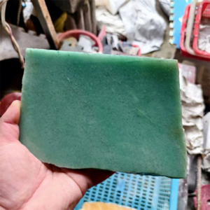 Nuovi Arrivi: Lastre di Cristallo di Avventurina Verde Naturale di Alta Qualità per Decorazione - Product Image 1