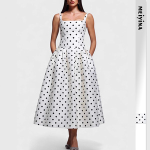BR6425 Falda Larga Blanca sin Cuello con Estampado de Lunares, Cintura Alta y Tirantes Ajustables, Artículo de Moda para Mujer - Product Image 1