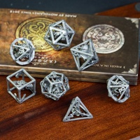 Ensemble de 7 dés polyédriques en métal faits à la main, durables, avec logo personnalisé, sur le thème des Dragons et des Donjons, pour les jeux de rôle D&D et les jeux de société.