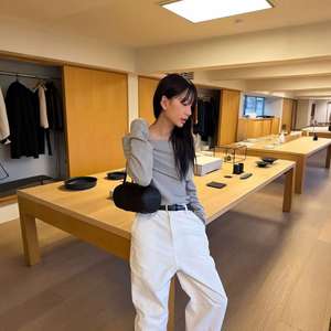 Maglione in Lana Merino con Spalle Scoperte di Design Coreano, Nuova Collezione 2026, Top Versatile da Donna per Autunno Inverno Primavera, Casual Tinta Unita - Product Image 2