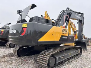 Grande pelleteuse d'occasion Volvo EC300 de Corée en état presque neuf avec composant moteur central - Product Image 4