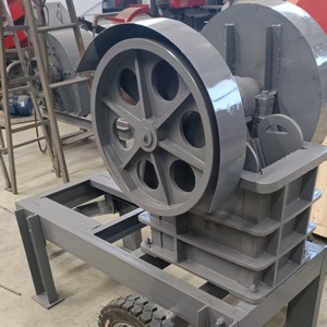 תחנת ריסוק ניידת קלה להזזה, מגרסת לסת ניידת לשטחים רחבים, מגרסת אבן ביתית למפעל ייצור למכירה - Product Image 3