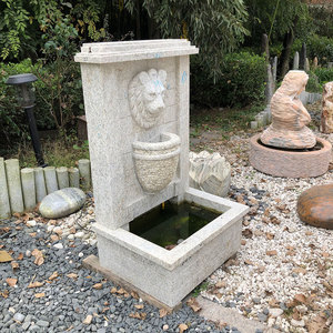 Hermosa Fuente de Pared con Cabeza de León Tallada en Granito Antiguo para Decoración de Jardín - Product Image 4