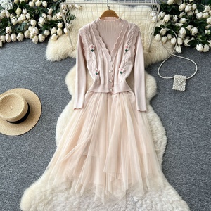 Gilet cardigan sans manches à fleurs 3D pour femme, superposé et avec robe longue à manches en maille tricotée et patchwork - Product Image 2