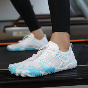 Chaussures d'eau unisexe à bout ouvert, respirantes, avec empeigne en maille et semelle extérieure en caoutchouc, idéales pour la plage en été, design à cinq doigts - Product Image 1