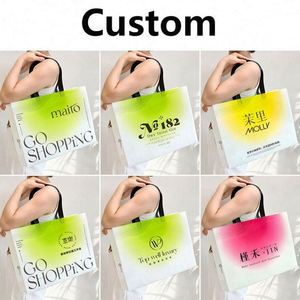 Bolsa de Compras Personalizada de Tela No Tejida con Recubrimiento de Película Verde, Bolsa de Regalo para Empacar Camisetas y Ropa - Product Image 4