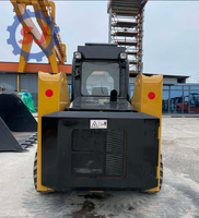 Gebrauchter Radlader 246D Kompaktlader Gelb Baumaschine für Hof- und Baustellenarbeiten