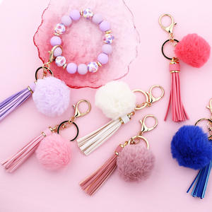 Bracelet porte-clés élastique <span class=keywords><strong>en</strong></span> perles de bois, motif rectangulaire tissé, style simple et durable, avec breloque pompon <span class=keywords><strong>en</strong></span> peluche - Product Image 3