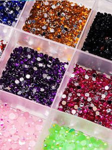 Accesorios de Decoración de Uñas Más Vendidos, 24 Compartimentos, Brillantes y Coloridos, Cristales de Resina Planos de 2mm y 3mm, Set de Diamantes de Imitación para Uñas - Product Image 5