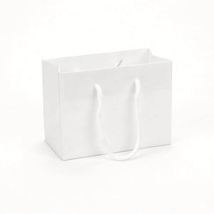 ถุงของขวัญบรรจุภัณฑ์ริบบิ้นเสื้อผ้ารีไซเคิลแบบขายส่งสั่งทำได้ ถุงกระดาษโลโก้สั่งทำสุดหรู - Product Image 3