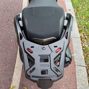 Accessori per Yamaha Xmax 300 2017-2025 Portapacchi Posteriore per <span class=keywords><strong>Moto</strong></span> Staffa Bauletto in Lega di Alluminio - Product Image 3