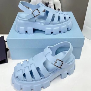 Sandalias de Diseñador con Punta Redonda de Alta Calidad, Venta Caliente 2026, Envío Rápido de Fábrica, Sandalias de Verano de Lujo con Base Gruesa - Product Image 4