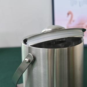 Refroidisseur de seau à glace en acier inoxydable à double paroi de conception classique pour les cadeaux d'affaires et le stockage de <span class=keywords><strong>champagne</strong></span> - Product Image 4