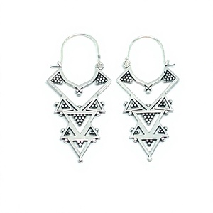 Boucles d'oreilles créoles tribales en argent de bohème faites à la main 925 en laiton plaqué or motif de flèche en or matériel principal 925 argent or - Product Image 3