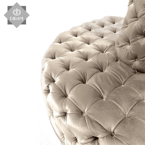 <span class=keywords><strong>Sofa</strong></span> Luar Ruangan Berumbai Kancing Merah Besar Italia, <span class=keywords><strong>Sofa</strong></span> Bulat Modern Beludru Merah Murni dengan Lingkaran Kustom - Product Image 4