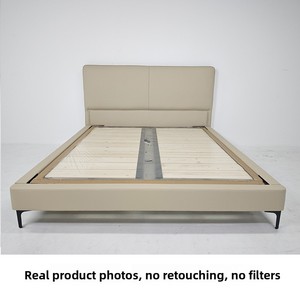 Letto Matrimoniale in Stile Italiano Semplice e Lussuoso, Minimalista, Ultra-sottile, con Struttura in Legno Massello da 135 cm e Testiera Imbottita - Product Image 3