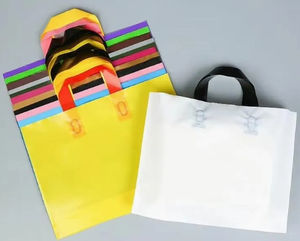 Sac en plastique à provisions imprimé de poignées de boucle molles personnalisées bon marché d'usine avec des conceptions de fantaisie - Product Image 1
