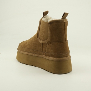 Bottes de neige style Uggs personnalisables à plateforme |   Bottines Chelsea imperméables doublées de fourrure pour l'hiver avec service OEM, étiquette privée acceptée - Product Image 3