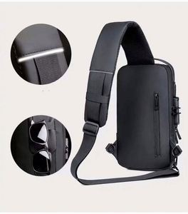 กระเป๋าเป้สะพายหลังกันน้ำกันขโมยราคาส่งพร้อมพอร์ตชาร์จ USB ซับใน PVC ปิดด้วยกระดุม สำหรับใช้ได้ทั้งชายและหญิง - Product Image 3