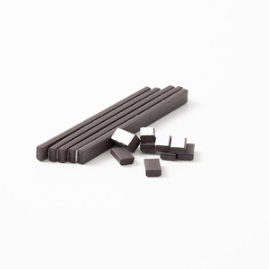 Épaisseur personnalisée en usine 0.5 -2.0mm aimants en feuille magnétique souple en caoutchouc aimant <span class=keywords><strong>n</strong></span>éodyme en caoutchouc souple pour autocollants de voiture - Product Image 6