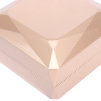 Boîte à bijoux de luxe faite à la main de la marque KW, prête à être expédiée, avec éclairage LED doré, en carton rigide, doublée d'éponge, forme carrée, logo personnalisé, 50 pièces