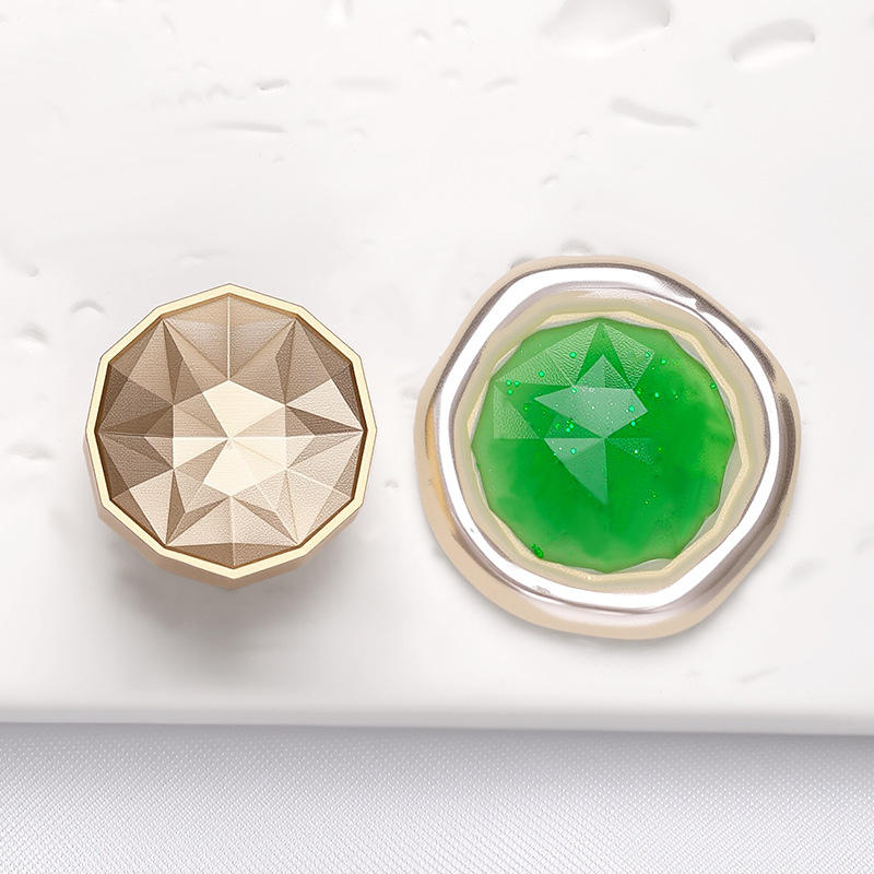 Royaume des Cristaux (25 reliefs irréguliers, 18,2 mm x 18,7 mm)