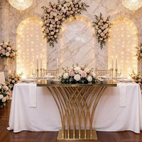 Table de réception de mariage de luxe avec base en acier inoxydable doré et plateau en verre noir