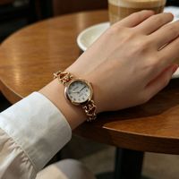 Montre-bracelet élégante pour femme JINSIY, style coréen, en acrylique, mouvement à quartz, écologique, luxe léger et tendance, en forme de cœur