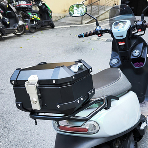 Vente en gros usine : Top case de moto en alliage d'aluminium 10L universel pour le transport de bagages et les trajets urbains - Product Image 6