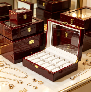 Boîte à bijoux en bois gravée à la main avec couvercle magnétique, rangement luxueux pour bagues et colliers, forme carrée, impression de logo - Product Image 6
