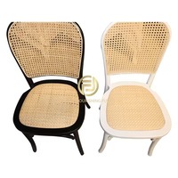 Chaise de salle à manger minimaliste de style japonais en chêne avec dossier en rotin ergonomique pour cuisine, appartement et café