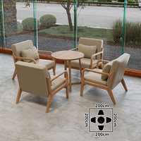 Ensemble de table et chaises en bois massif, finition huile cirée couleur bois naturel, pour café et salle de séjour d'hôtel familial