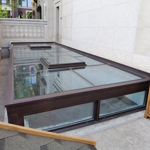 Puits de lumière vertical moderne en alliage d'aluminium contemporain avec isolation thermique, ouverture <span class=keywords><strong>automatique</strong></span>, volet à lamelles pour toits de villas - Product Image 2